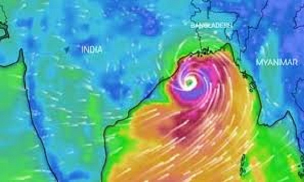 चक्रवाती तूफान यास का कहर: ओडिशा में सड़कें टूटी, चेकपोस्ट हवा में उड़े, बंगाल, झारखंड में भारी बारिश