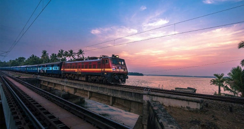 रेलवे में शुरू किया कई स्पेशल ट्रेनों का संचालन, आईआरसीटीसी के जरिए शुरू हुई बुकिंग