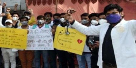एमपी में जूडा सरकार से आरपार की लड़ाई को तैयार: जबलपुर में आईएमए का समर्थ, रीवा में भीख मांगी, ग्वालियर में सार्टिफिकेट लौटा