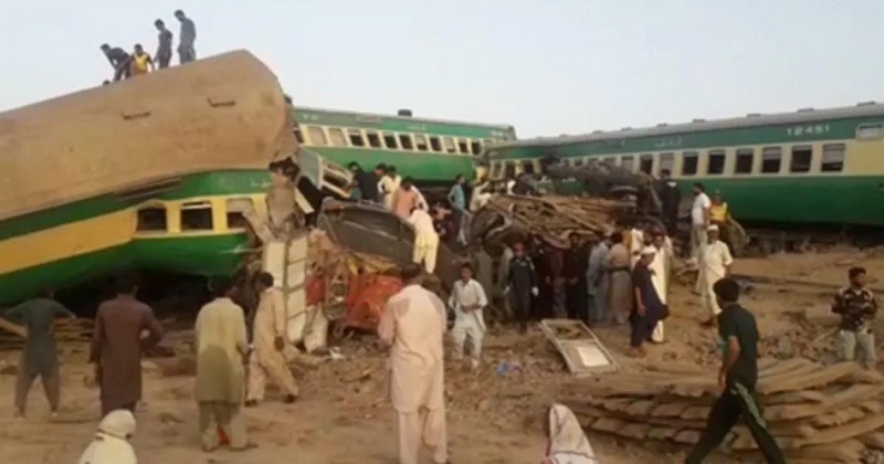 पाकिस्तान में आपस में टकराईं दो ट्रेनें, हादसे में कम से कम 50 लोगों की मौत, कई घायल