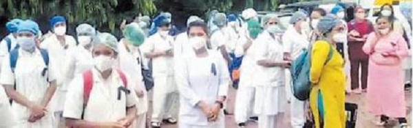 अब जबलपुर में नर्सो ने भी अपनी मांगों को लेकर मोर्चा खोला, सीनियर ने किया किनारा