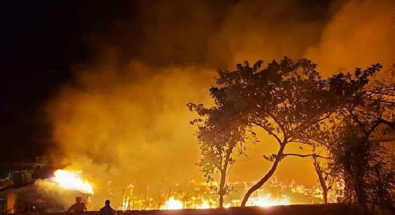 दिल्ली के रोहिंग्या शिविर में लगी भीषण आग, जलकर खाक हुई 53 झोपडिय़ां