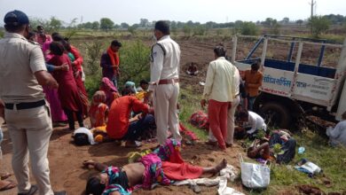 जबलपुर में मजदूरों से भरा तेज रफ्तार वाहन अनियंत्रित होकर पलटा, 2 की मौत, 20 घायल