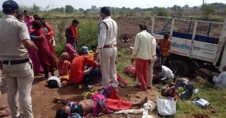 जबलपुर में श्रमिकों को लेकर जा पिकअप वाहन पलटा: दो की मौत, 19 गंभीर