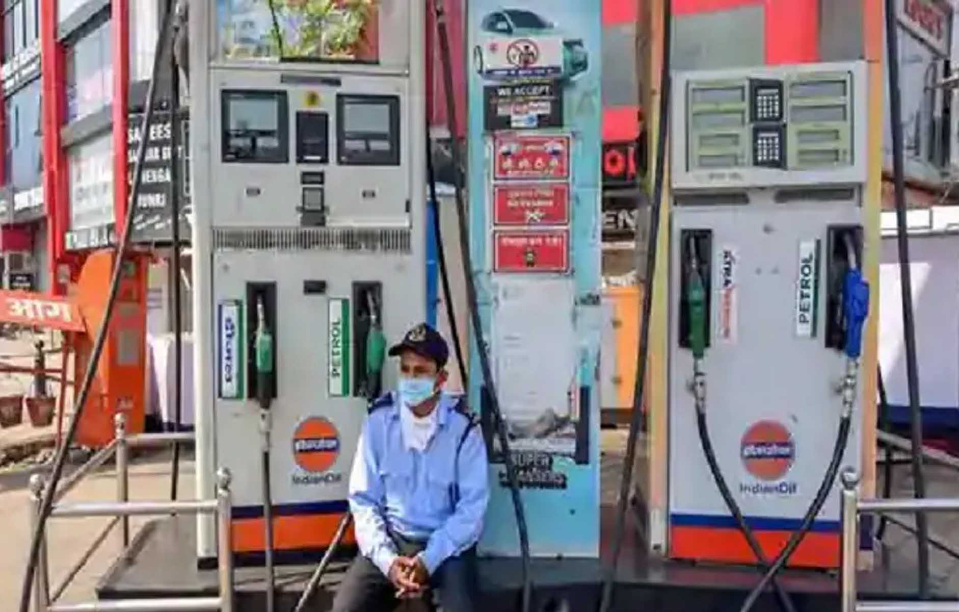 आमजन को झटका! पेट्रोल-डीजल ने तोड़े सारे रिकॉर्ड, 107 रुपये लीटर तक पहुंचा दाम