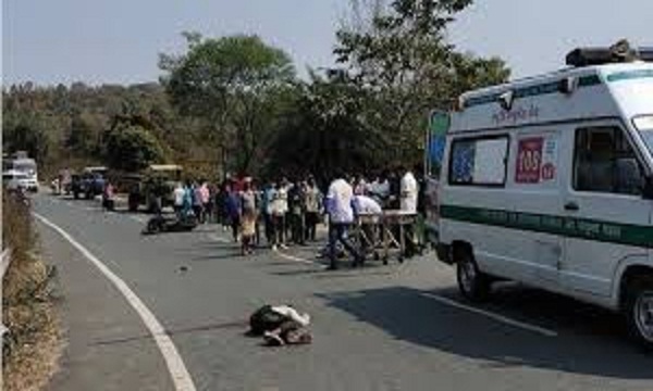 जबलपुर में टैक्टर के कुचलने से बाईक सवार की मौत, एक गंभीर
