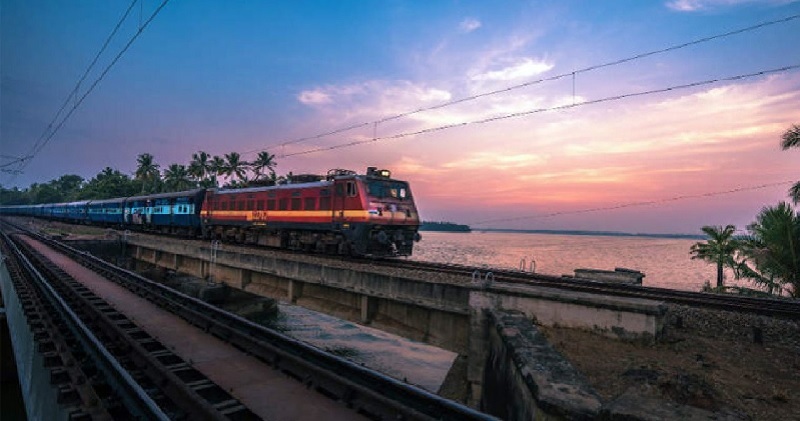 ट्रेनों की बढ़ती मांग को देखते हुए रेलवे फिर शुरू करने जा रहा है 17 जोड़ी स्पेशल ट्रेनें
