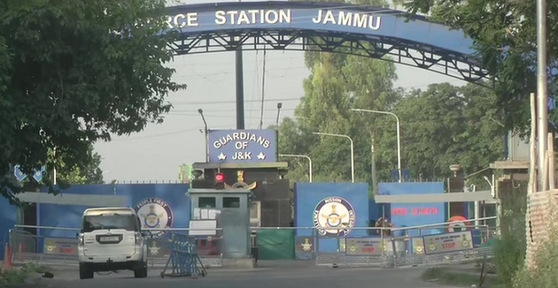 जम्मू एयरपोर्ट के अंदर टेक्निकल एरिया में हुआ ब्लास्ट, सुरक्षा एजेंसियों को आतंकी हमले का अंदेशा