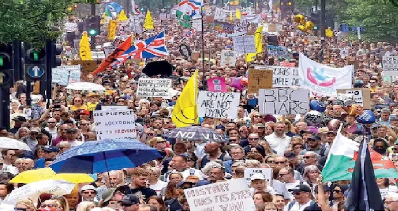 हैनकॉक के खिलाफ लंदन की सड़कों पर उतरे 30 हजार लोग, गिरफ्तारी पर अड़े