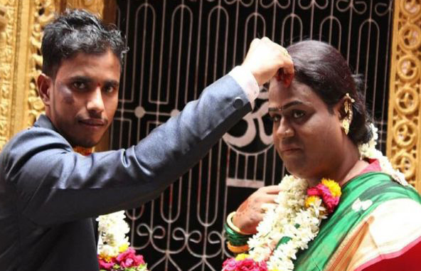महाराष्ट्र: नासिक में एक शख्स ने पूरे रीति रिवाजों से किया किन्नर से विवाह, टिकटॉक के जरिए शुरू हुई थी लव स्टोरी