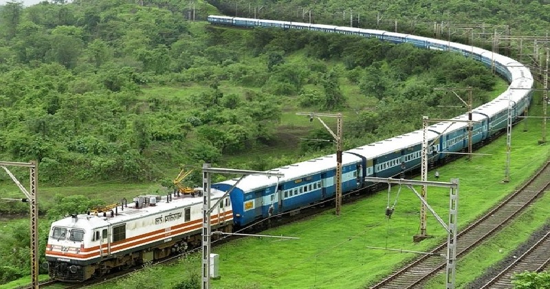इस महीने कई स्पेशल ट्रेनें शुरू करने जा रहा है भारतीय रेलवे, यहां देखें पूरी लिस्ट