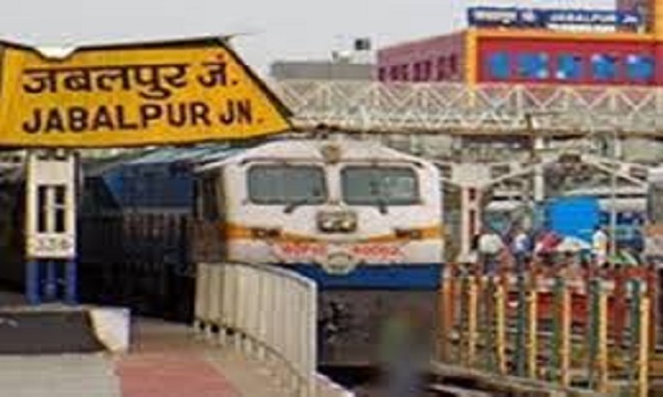 जबलपुर रेल मंडल के टिकिट निरीक्षकों ने बनाया अनोखा रिकार्ड, 9 करोड़ से ज्यादा बिना टिकट यात्रियों से वसूला