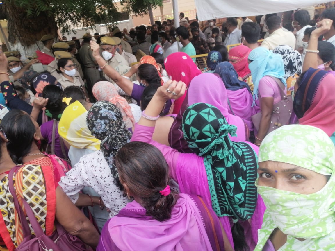आंगनबाड़ी महिला कर्मचारियों की समस्याएं होंगी हल, एचएमएस के राजस्थान महामंत्री मुकेश गालव ने यूडीएच मिनिस्टर को सौंपा ज्ञापन