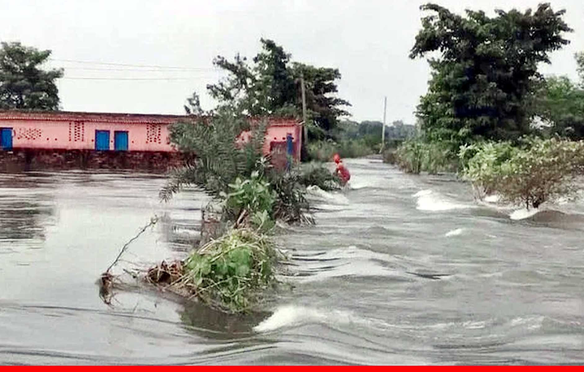 पूर्वी चम्पारण में सोमवती नदी का बांध टूटा, कल्याणपुर प्रखंड के कई गांवों में घुसा बाढ़ का पानी