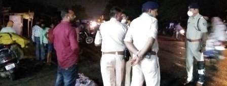 जबलपुर में यात्री बस के कुचलने से बाईक सवार की मौत, महिला गंभीर, देखे वीडियो
