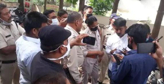 एमपी के जबलपुर में अभाविप के दो गुटों में टकराव: भारी संख्या में पहुंचा पुलिस बल, देखें वीडियो