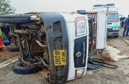 एमपी के जबलपुर में मजदूरों से भरा वाहन पलटा, महिला की मौत, 15 घायल