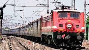 यूपी के फतेहपुर में टला बड़ा हादसा, टार्च जलाकर सो गया गेटमैन, सिग्नल देखकर दौड़ती रहीं कई ट्रेनें 