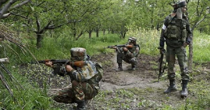 जम्मू कश्मीर के पुलवामा में मुठभेड़ में सुरक्षाबलों ने ढेर किए दो आतंकी, सर्च ऑपरेशन जारी