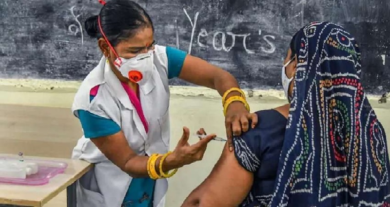 जबलपुर में फैक्ट्री स्टाफ को लगा दी ग्रामीणों की वैक्सीन, रिकॉर्ड में गांव के 158 लोगों को लग चुका है टीका