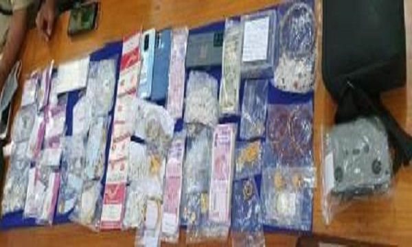 एमपी के जबलपुर में पकड़े गए शातिर चोर, 9 चोरियों का खुलासा, 15 लाख रुपए के जेवर, दो लाख रुपए नगद बरामद
