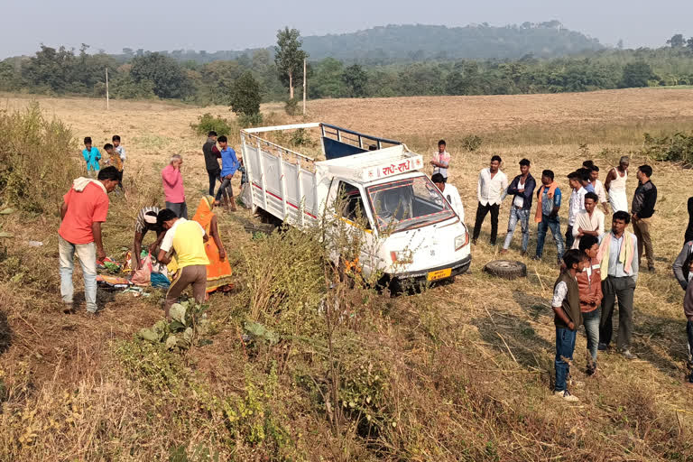 जबलपुर में श्रमिकों को लेकर जा रहा लोडिंग वाहन पलटा: 24 घायल