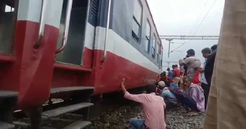 बिहार के बेतिया में टला बड़ा रेल हादसा, स्टेशन छोड़ते ही बेपटरी हुई पैसेंजर ट्रेन