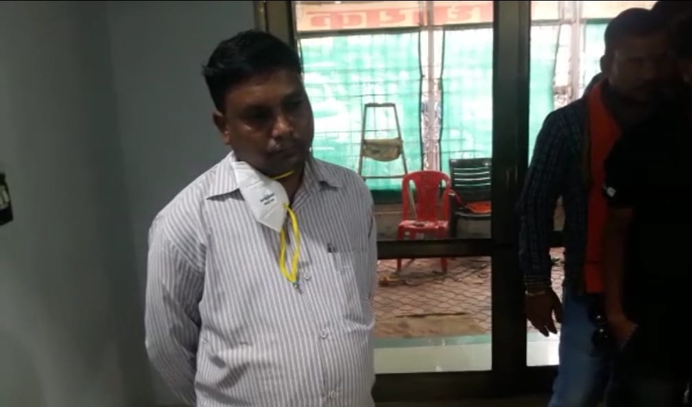 एमपी के जबलपुर में विधायक इंदू तिवारी ने पकड़ा नकली आरआई..!, देखें वीडियो