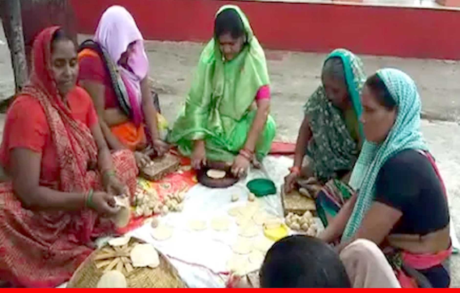 बाढ़ पीड़ितों की मदद के लिए महिलाओं के साथ पूड़ी बेलने लगीं पूर्व मंत्री इमरती देवी