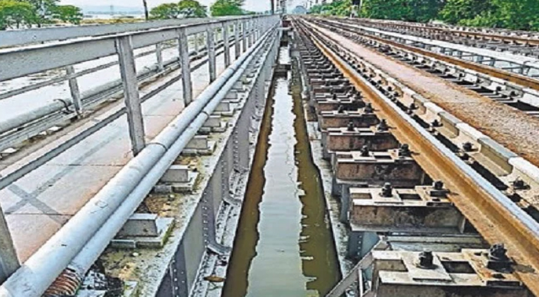बिहार: रेल पुल पर चढ़ा गंगा का पानी, जमालपुर-भागलपुर के बीच रेल संचालन रुका