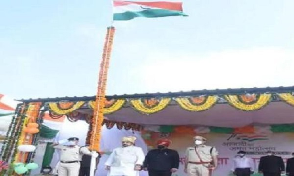 जबलपुर में प्रभारी मंत्री गोपाल भार्गव ने किया ध्वजारोहण