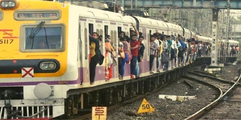 मुंबई लोकल ट्रेन आम नागरिकों के लिए फिर से हुई शुरू, पूर्ण टीकाकरण कराने वाले यात्री ही करेंगे सफर