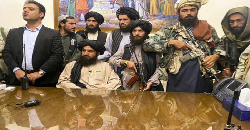 अफगानिस्तान के राष्ट्रपति भवन पर तालिबान लड़ाकों का कब्जा, अशरफ गनी ने छोड़ा देश
