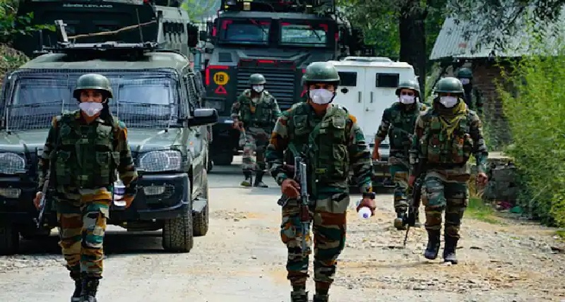 जम्मू-कश्मीर के पुलवामा में सुरक्षाबलों को बड़ी कामयाबी, जैश के 3 आतंकियों को किया ढेर