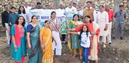 जबलपुर में रोटरी क्लब साउथ ने रोपे 150 फलदार पौधे..!