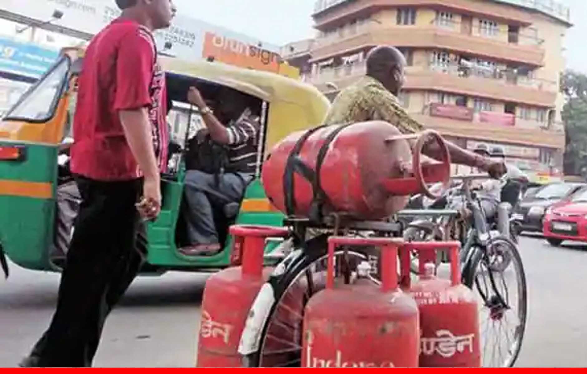 गैर-सब्सिडी वाले LPG सिलेंडर के रेट 25 रुपये बढ़े , बैंक, पीएफ के भी बदले नियम , देखें- आज से और क्या बदला