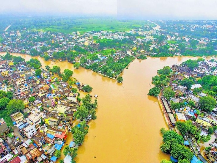 महाराष्ट्र: जलगांव के 750 से ज्यादा गांव पानी में डूबे, 500 से ज्यादा मवेशियों की मौत, कई गांवों में लोग फंसे