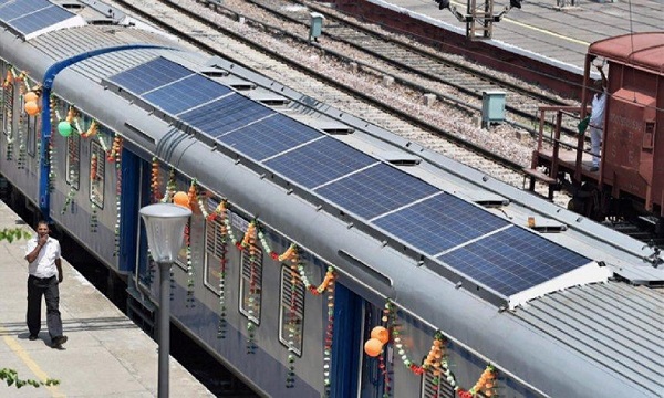 सौर ऊर्जा से चार में से कम से कम एक ट्रेन को चलाया जा सकता !