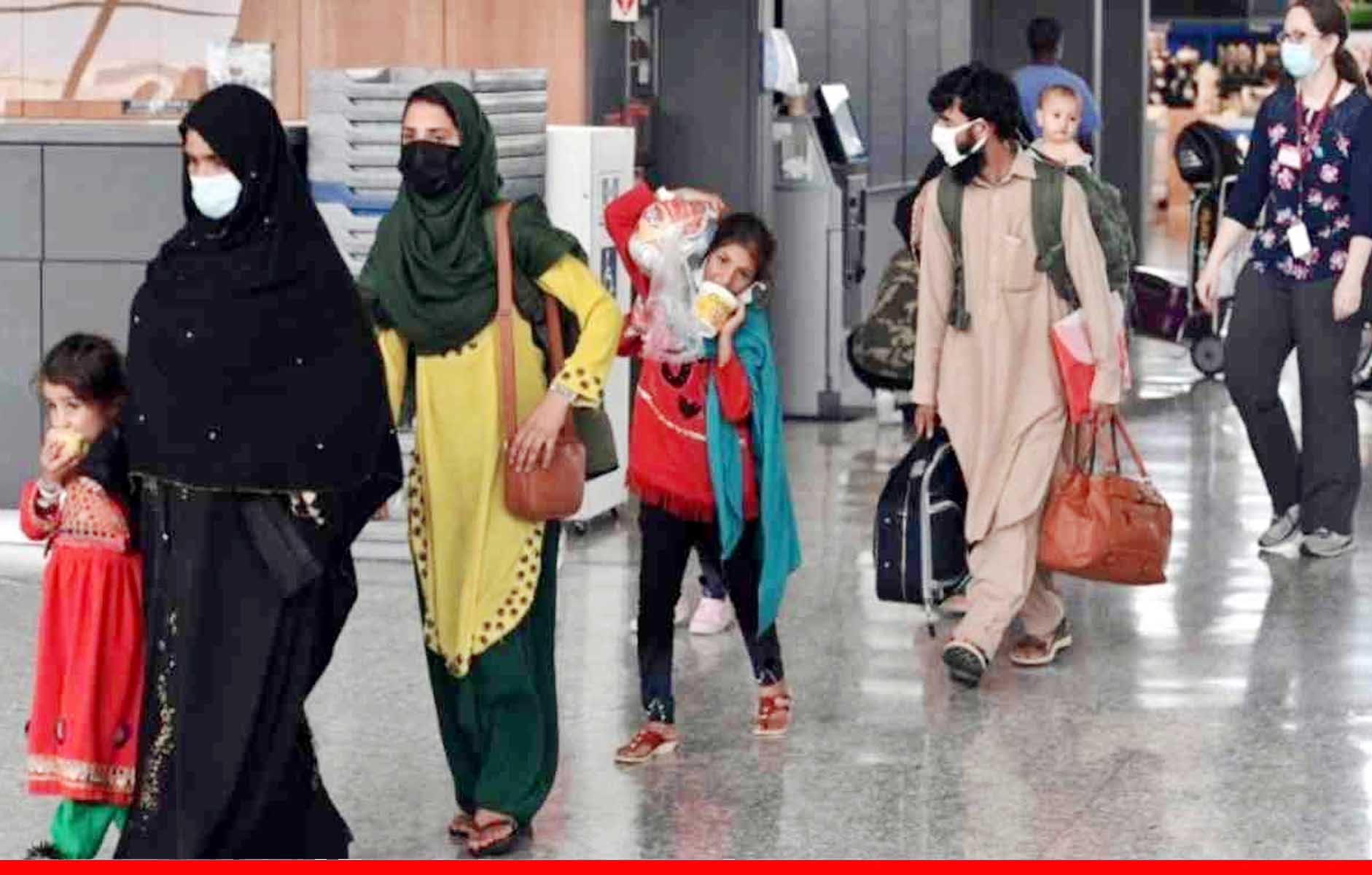 तालिबान से बचने कई पैरेंट्स ने काबुल एयरपोर्ट पर लड़कियों की करा दी जबरन शादी