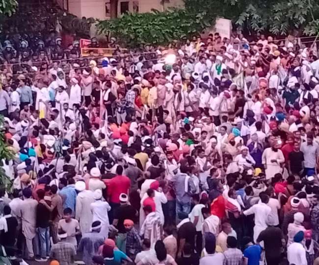 हरियाणा: करनाल लघु सचिवालय गेट पर डाला डेरा, आंदोलनकारियों ने शुरू की लंगर की तैयारी