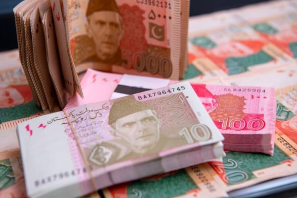 अब अफगानिस्तान में चलेगी पाकिस्तान की मुद्रा, जनता ने करना शुरू किया विरोध