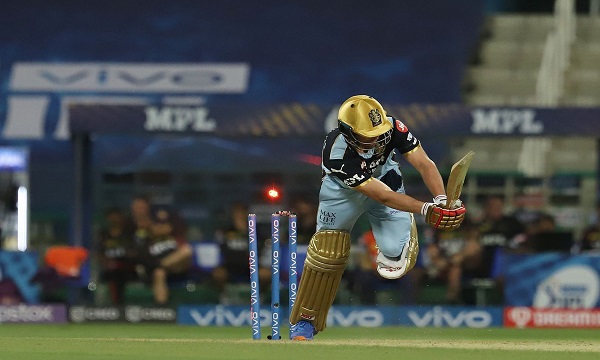 आईपीएल: केकेआर के सामने आरसीबी का घुटना टेक प्रदर्शन, 92 रनों पर आल आउट, कोलकाता को जीतने के लिए 93 रनों की दरकार