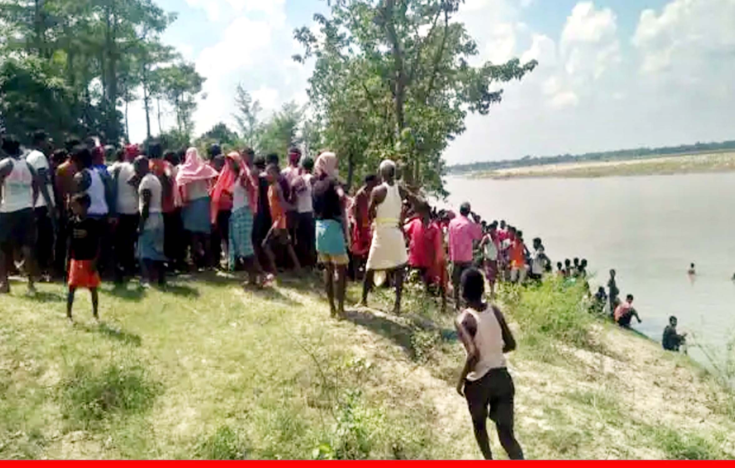 बिहार: चिरैया क्षेत्र में सिकरहना नदी में नाव पलटने से 22 लोग डूबे, छह के शव बरामद