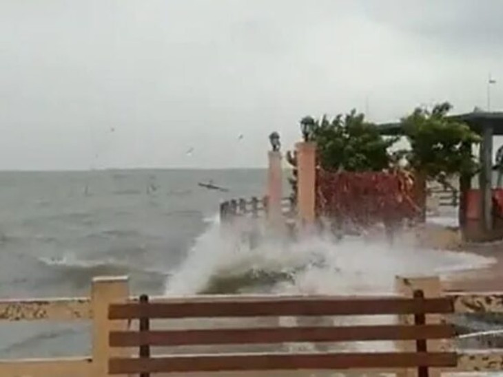 चक्रवाती तूफान गुलाब ओडिशा और आंध्र प्रदेश से टकराया, श्रीकाकुलम में नाव डूबने के बाद 5 मछुआरे लापता