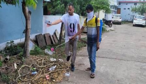 जबलपुर में भाजपा नेता टिंकल शाह ने अनूठे अंदाज में मनाया प्रधानमंत्री का जन्मदिन