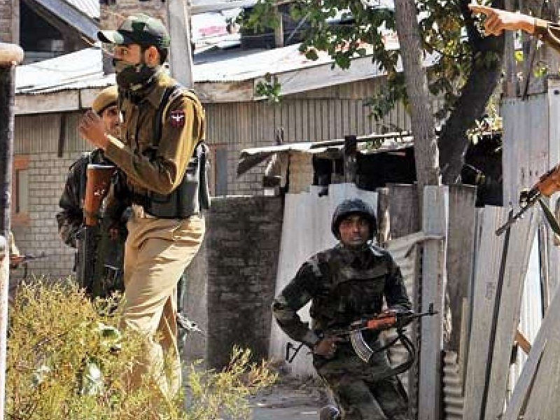 श्रीनगर में आतंकियों ने स्कूल में घुसकर प्रिंसिपल और टीचर के सिर में मारी गोली, दोनों की मौत