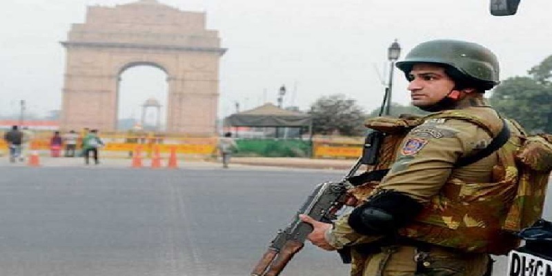 दिल्ली के लक्ष्मी नगर से पाकिस्तानी आतंकी गिरफ्तार, AK-47 समेत कई हथियार बरामद