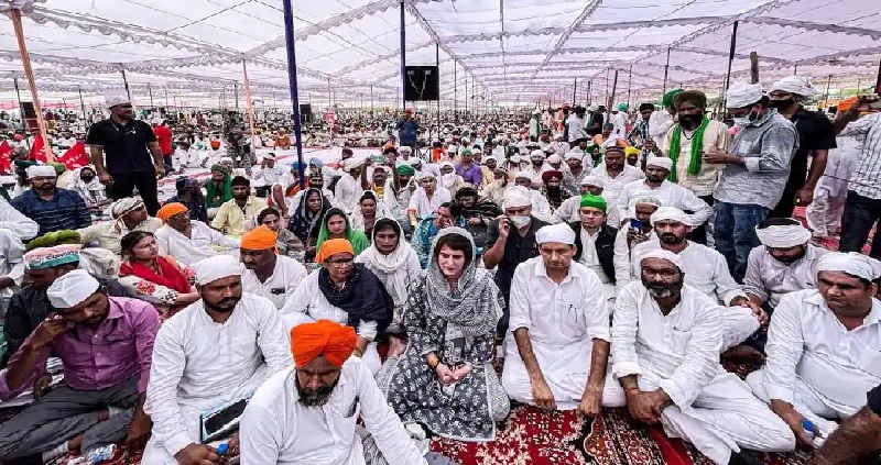 अंतिम अरदास में लखीमपुर पहुंची प्रियंका गांधी सहित कांग्रेस नेताओं को किसानों ने नहीं दिया मंच 
