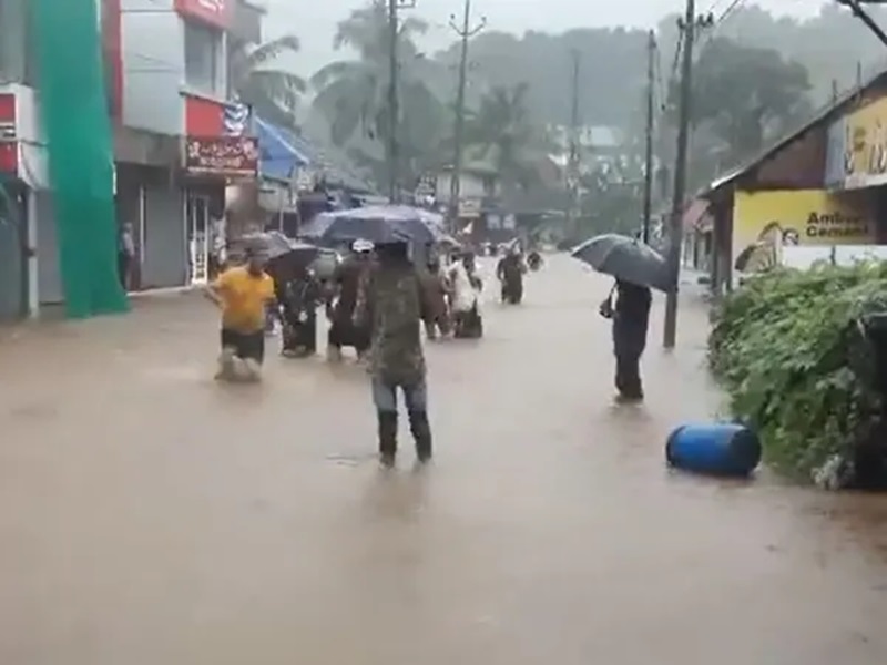 केरल में भारी बारिश से जबर्दस्त तबाही, बाढ़ और भूस्खलन में 18 की मौत, कई लापता