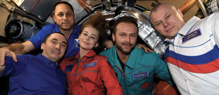 अंतरिक्ष में पहली मूवी की शूटिंग करने के बाद धरती पर लौटा रूसी फिल्म क्रू, 12 दिन में शूट किया 40 मिनट लंबा सीन